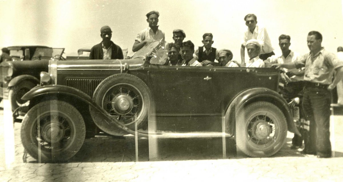 Bell Boys-Photo by Fred Wise- Roy Richter Left with White Nose Unk Hank Driver   603.jpg