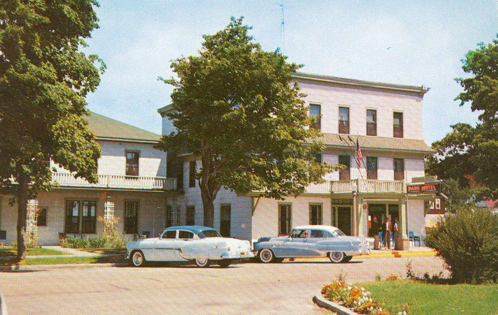 Benzie Frankfort Roadside The old Park Hotel.jpg