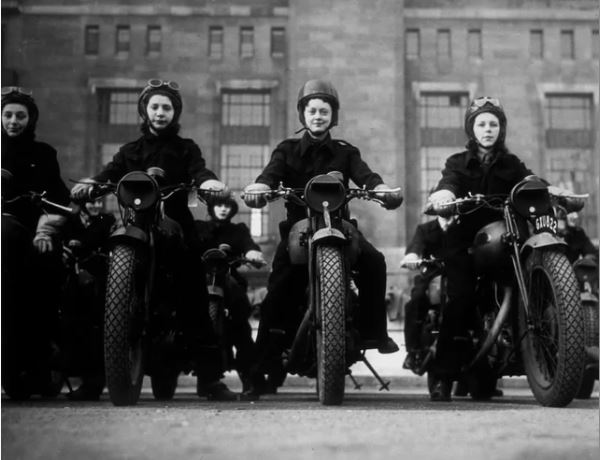 BikerChicks.JPG