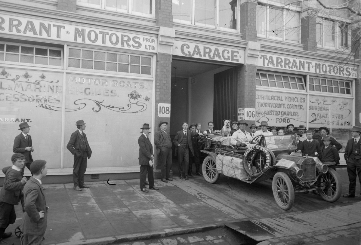 Birtles-at-Tarrant-Motors-SLV-H99-100-871.jpg