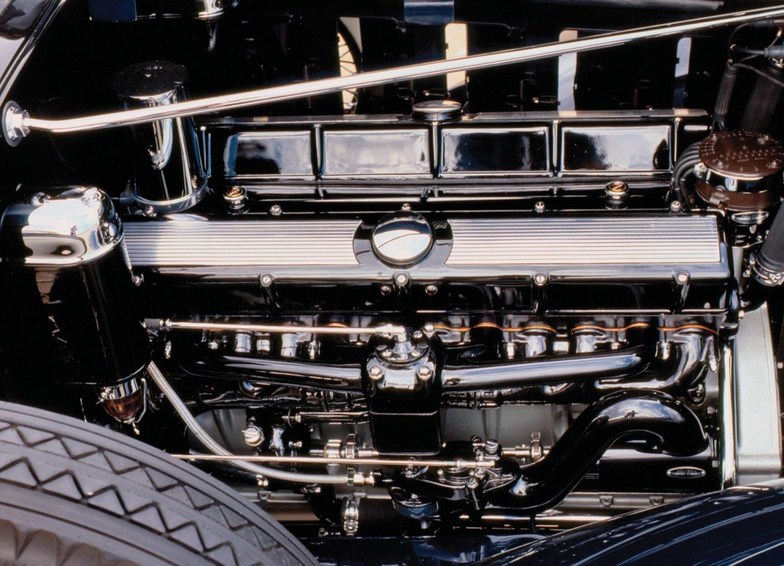 Black engine 013 Cadillac V16.JPG