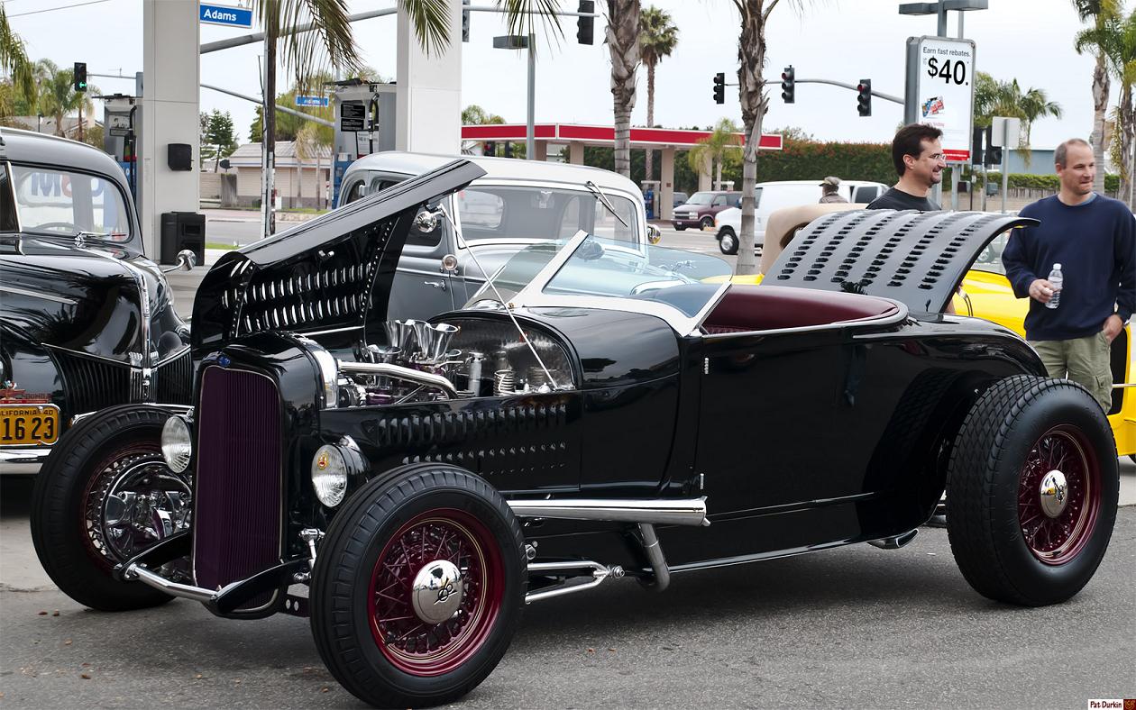 Black roadster with BURGUNDY WHEELS INTERIOR.jpg