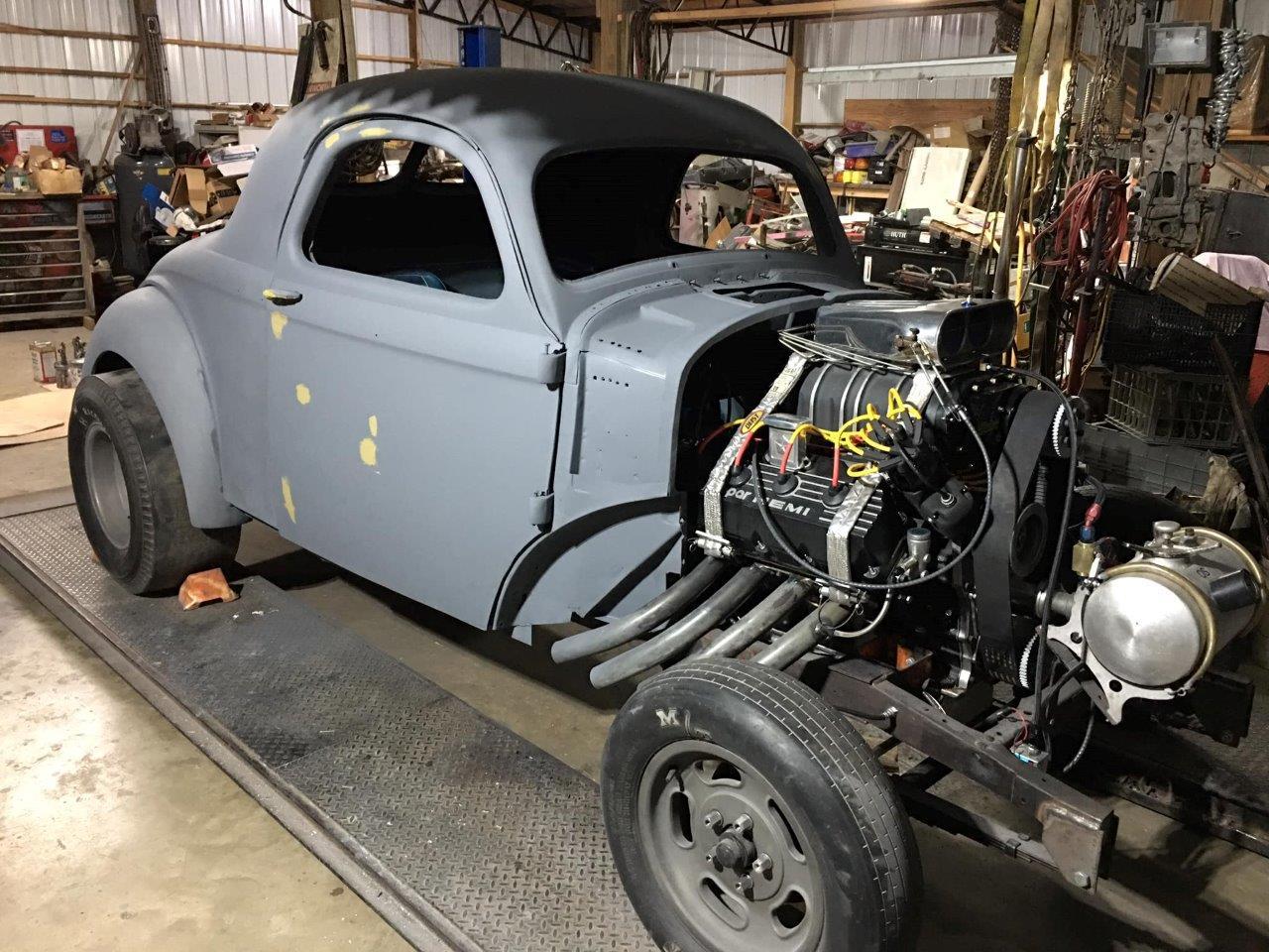 Blown Hemi in a W.jpg