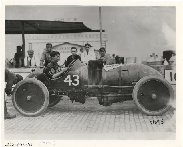 Bob Burman in Buick Bug racecar.jpg