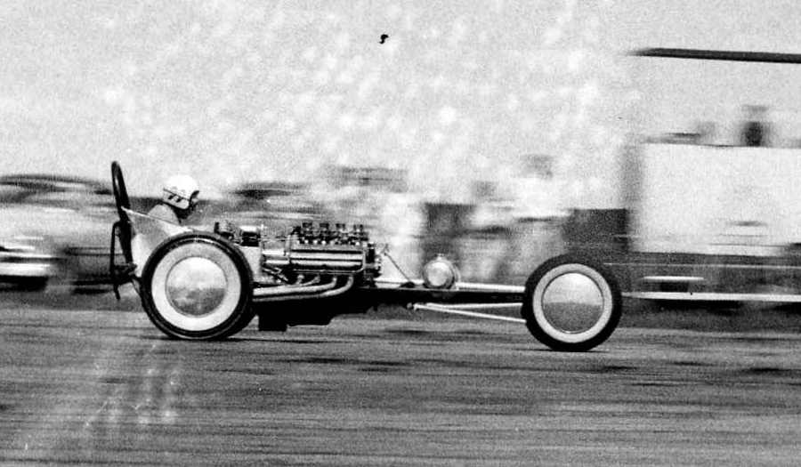 Bob_Cantin_early_dragster_Moreau002_cropped.jpg