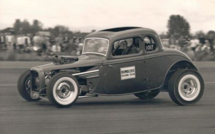 Bomblers Racing team and pipes.JPG