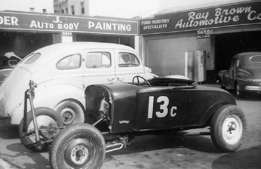 Bonneville 1951 roadster #13 Ray Brown 32 Ford 1.jpg