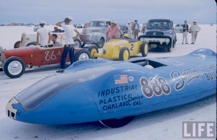 bonneville-salt-flats-1950-streamliner.jpg