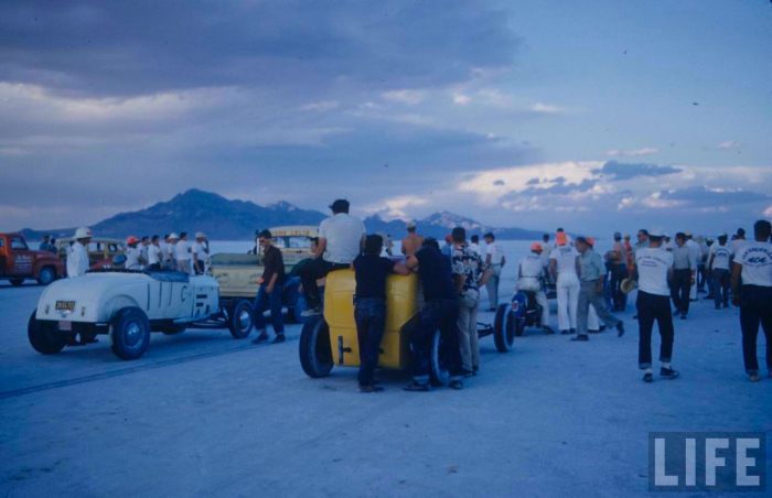 bonneville-salt-flats-drag-racing-1954.jpg