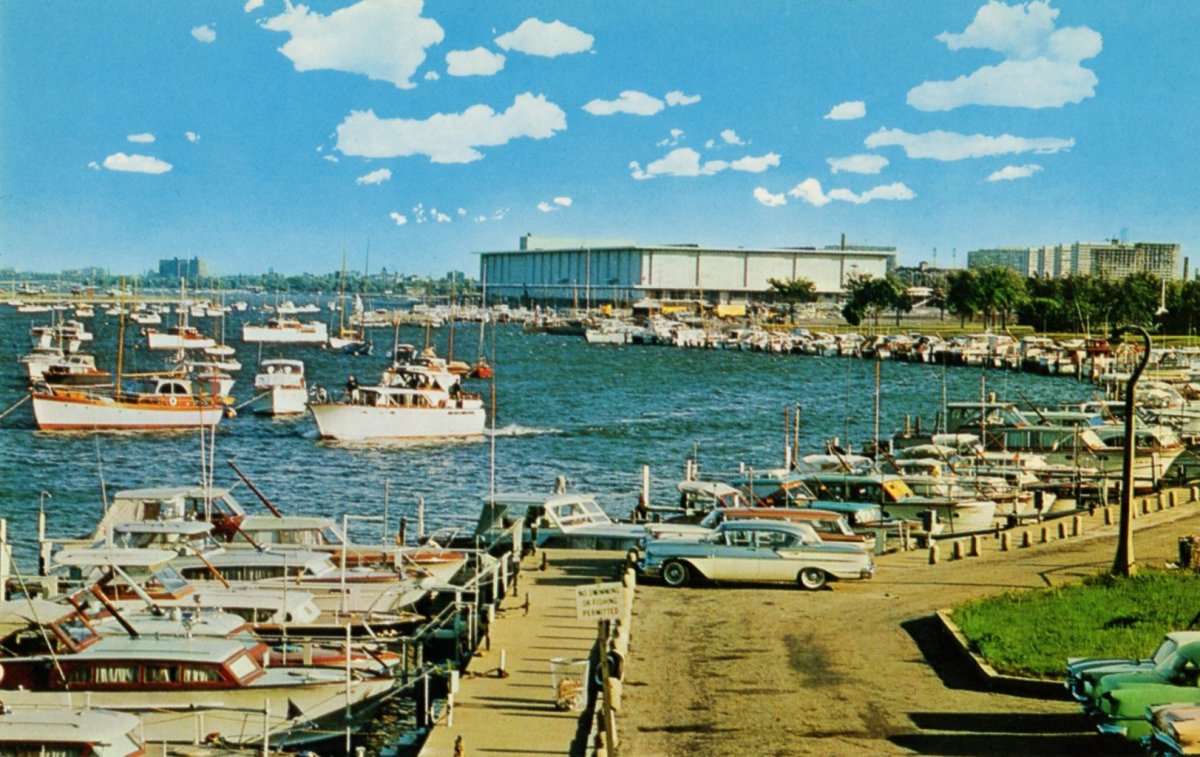 Burnham Prk Yacht Harbor Chicago.jpg