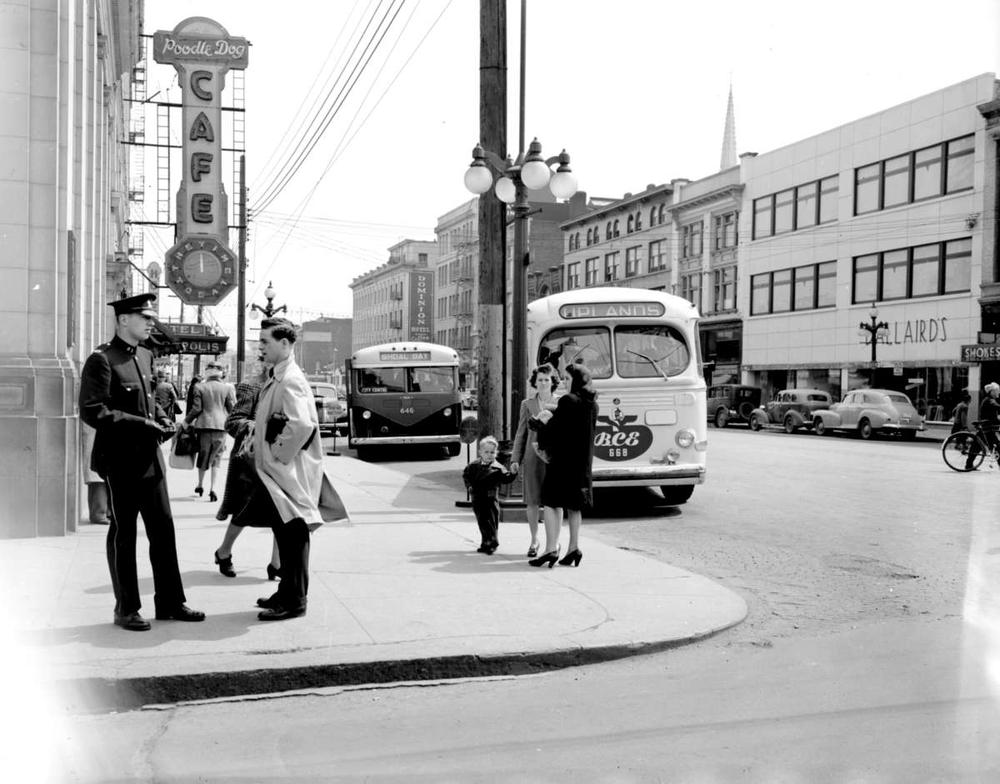 Buses Yates & Douglas.jpg