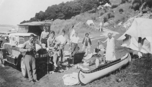 Camping at Mount Maunganui 1931.jpg