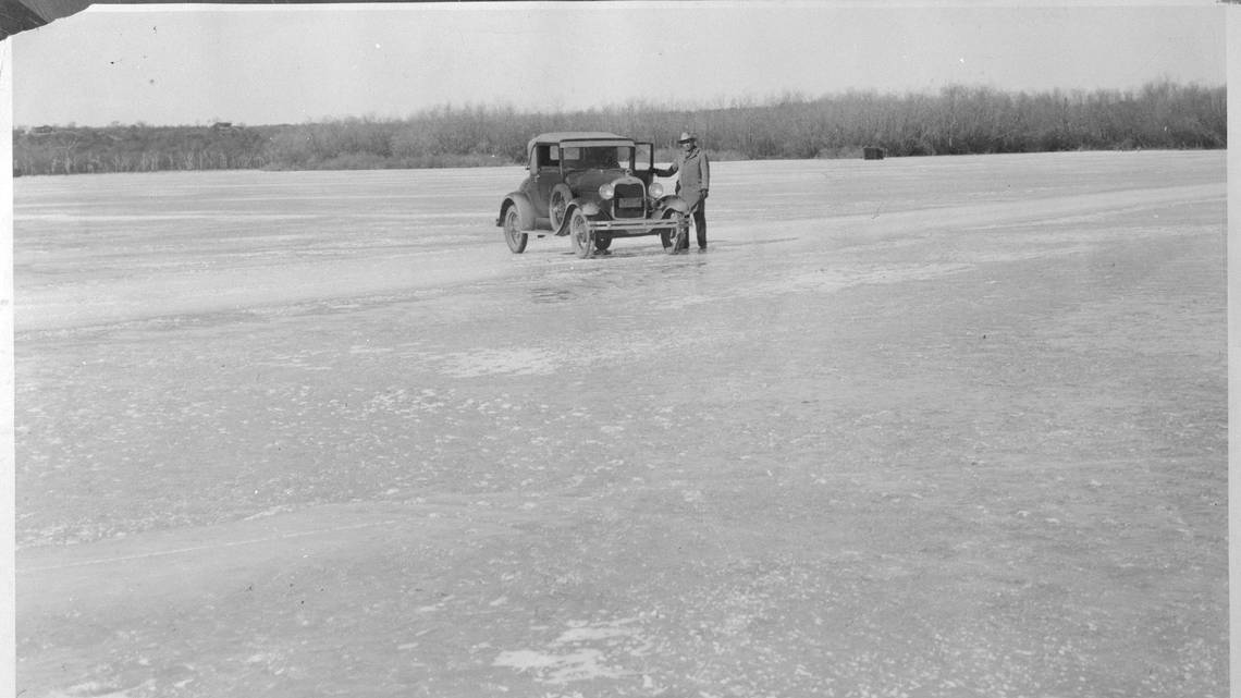 CarOnIce1930.jpg