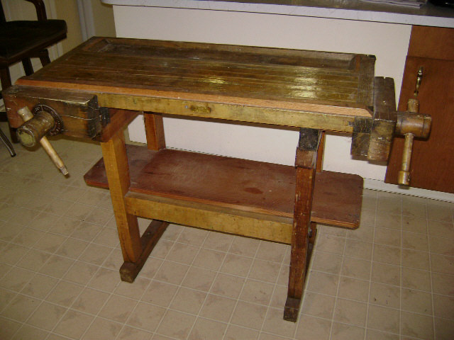 carpenter bench 01.JPG