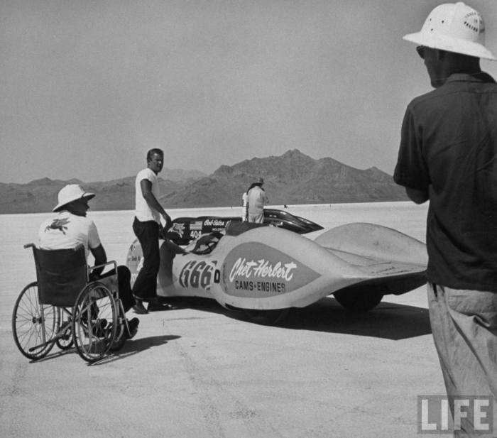 chet-herberts-streamlined-speed-machine-at-bonneville-1954 1.jpeg