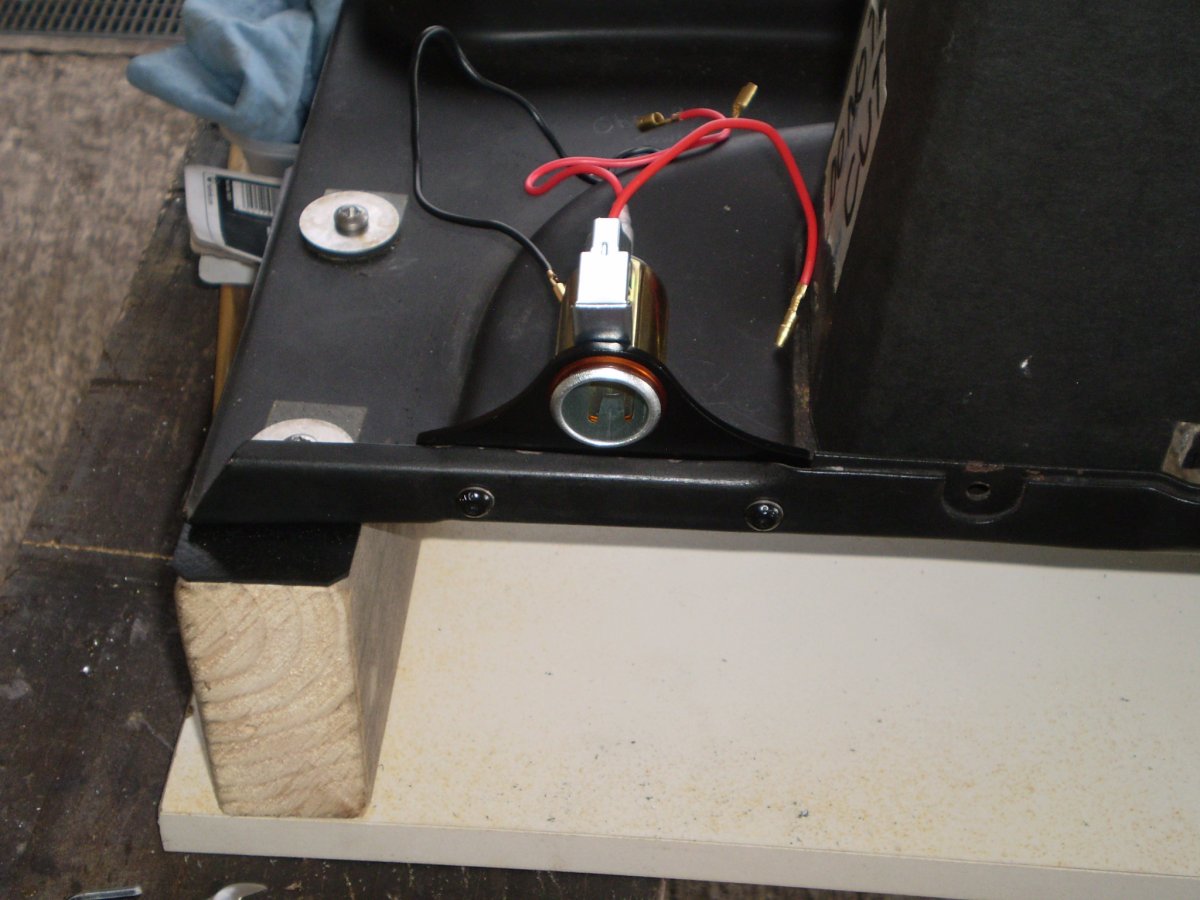 cigarette lighter install 003.JPG