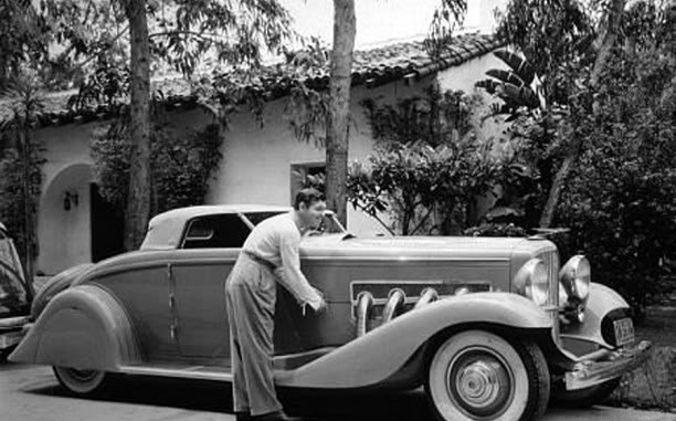 clark_gable_and_his_1935_duesenberg1.jpg