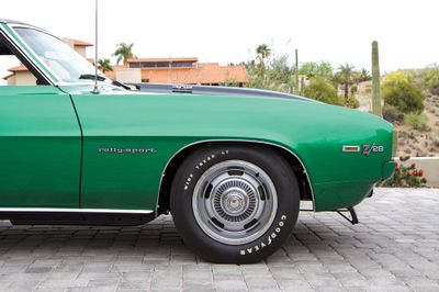 color-image-of-the-fender-wheel-and-tire-on-a-1969-chevrolet-camaro-z-28.jpg