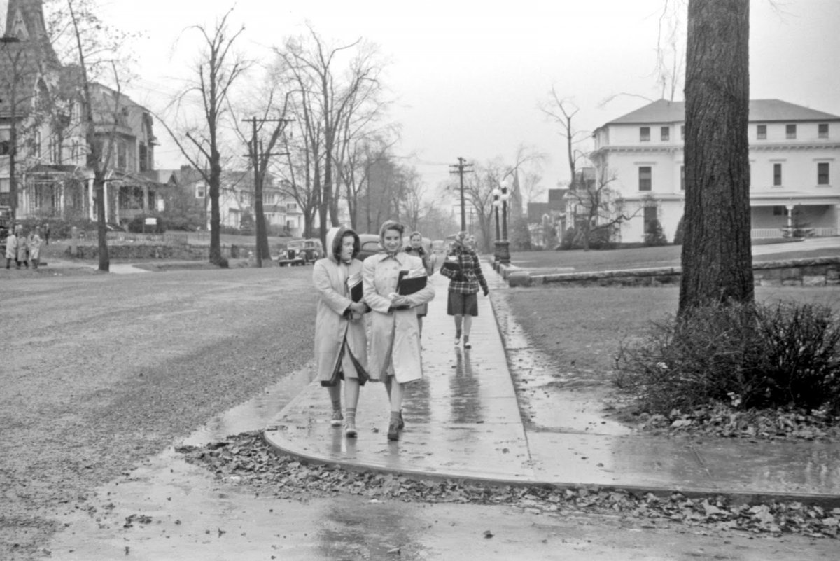 Coming home from school on a rainy day in Norwich, Connecticut, November 1940.jpg