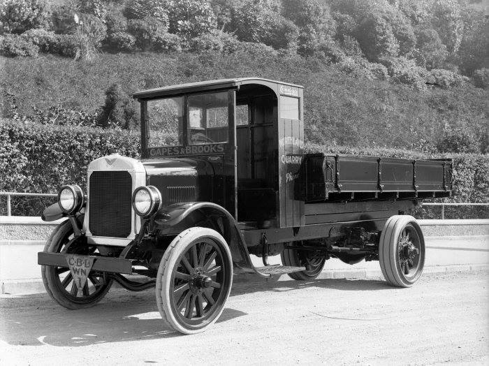 Commerce truck - Crawley Ridly body make info see coachbuilt dot com.jpg