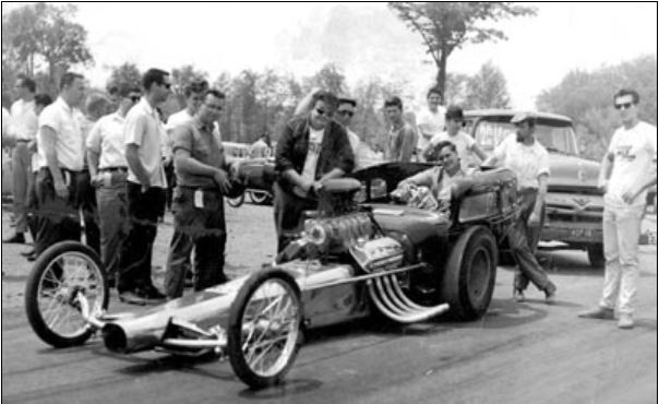 comp2  Leffler & Loukas 84 car Loukas (leaning on car) and Preising (in the seat) in 1965..JPG