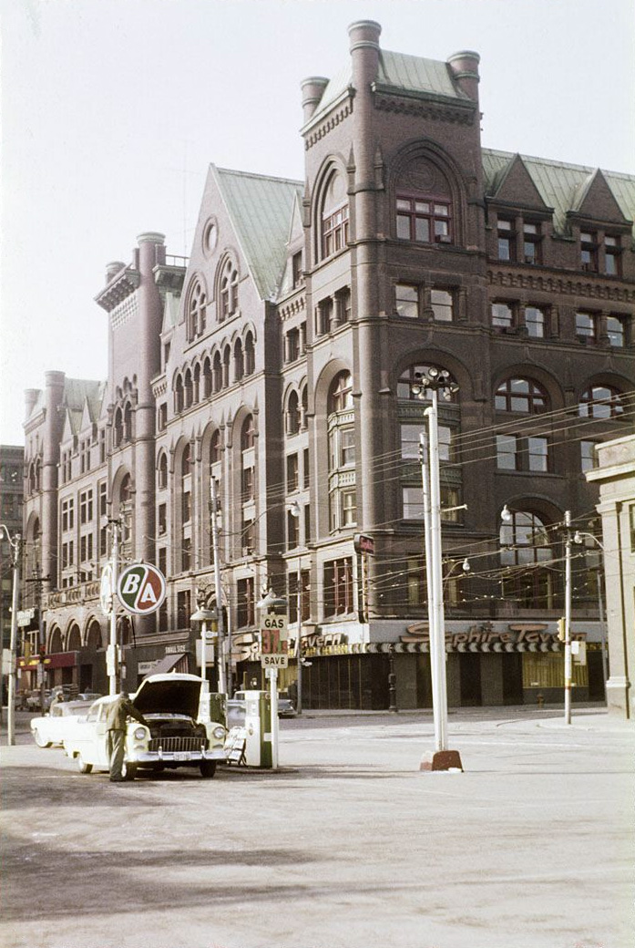 Confederation_Life_Building_1965.jpg