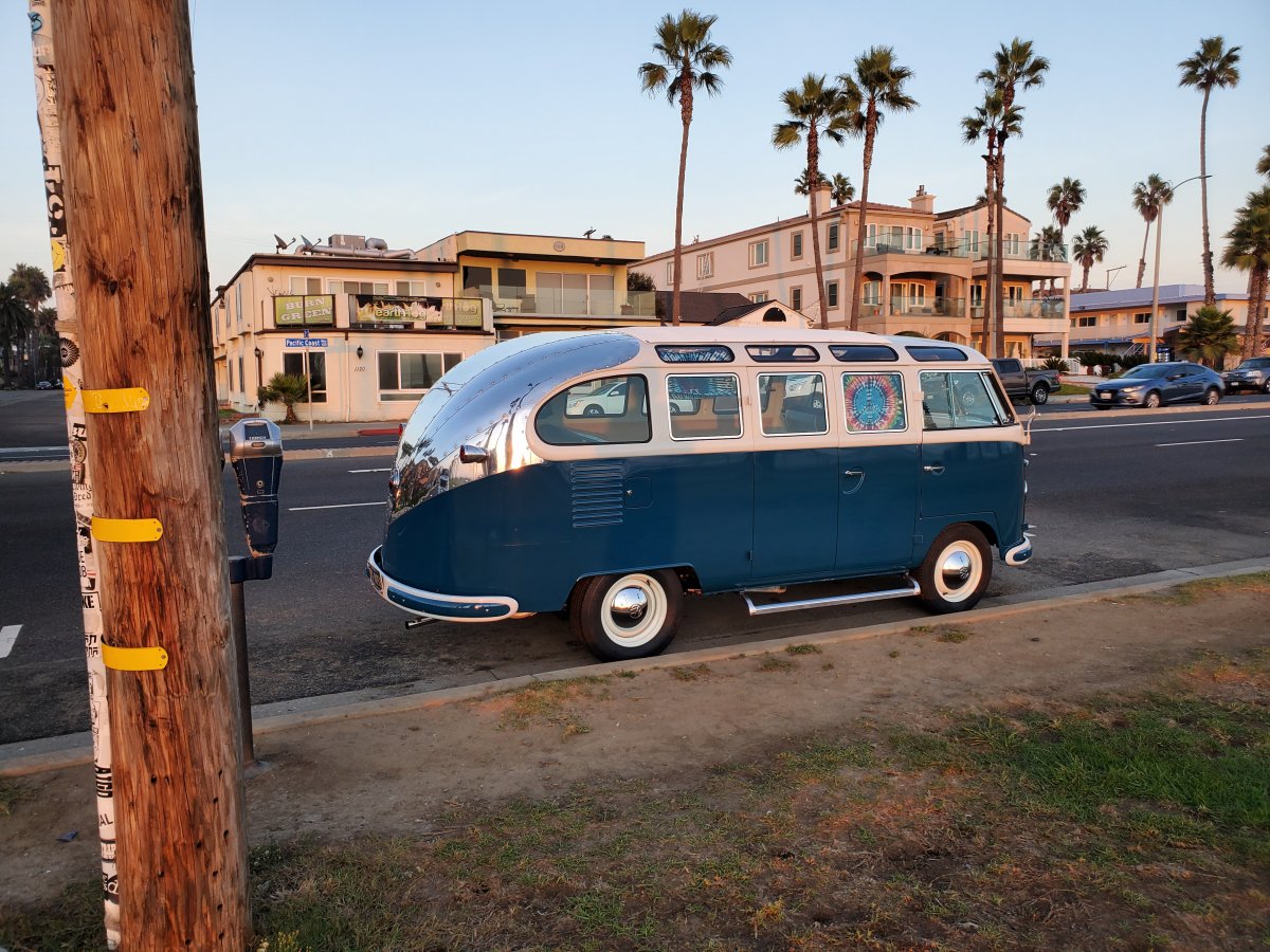 Cool VW Bus Streamline 02.jpg