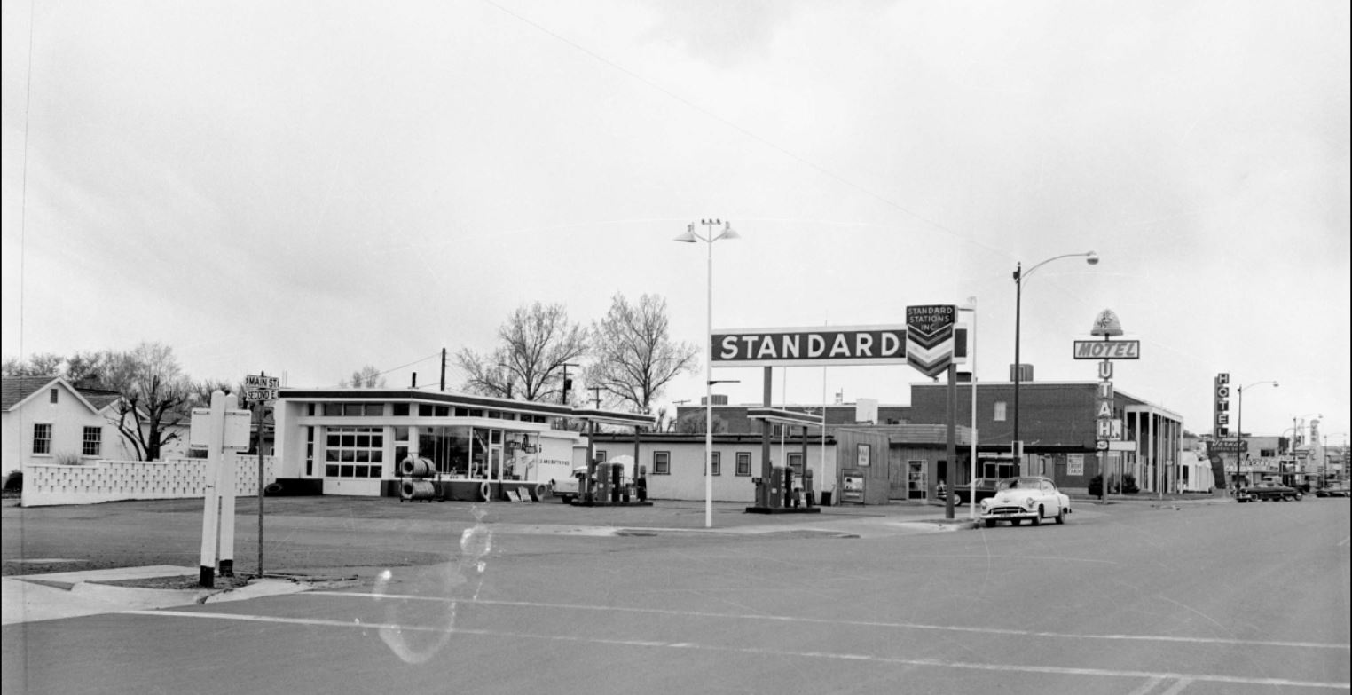 CornerStandard.JPG