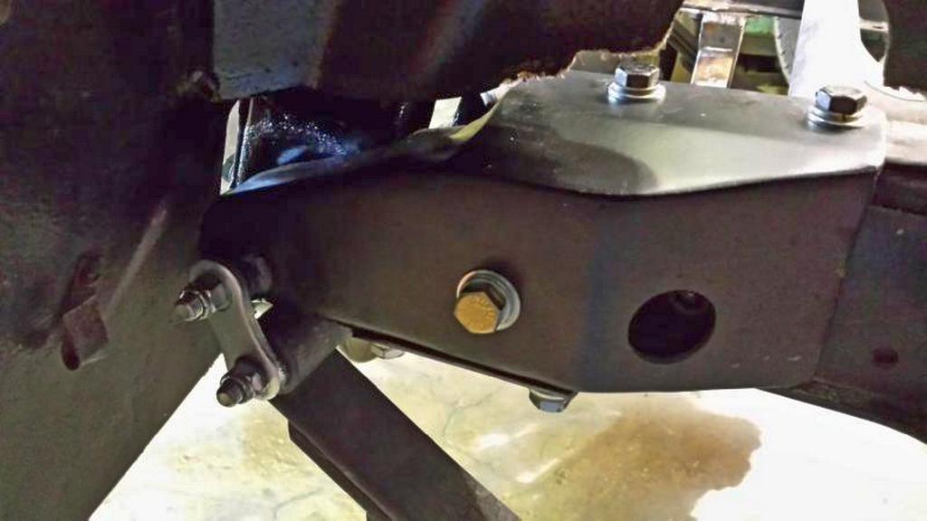 Corvette front shackle mount 3.jpg