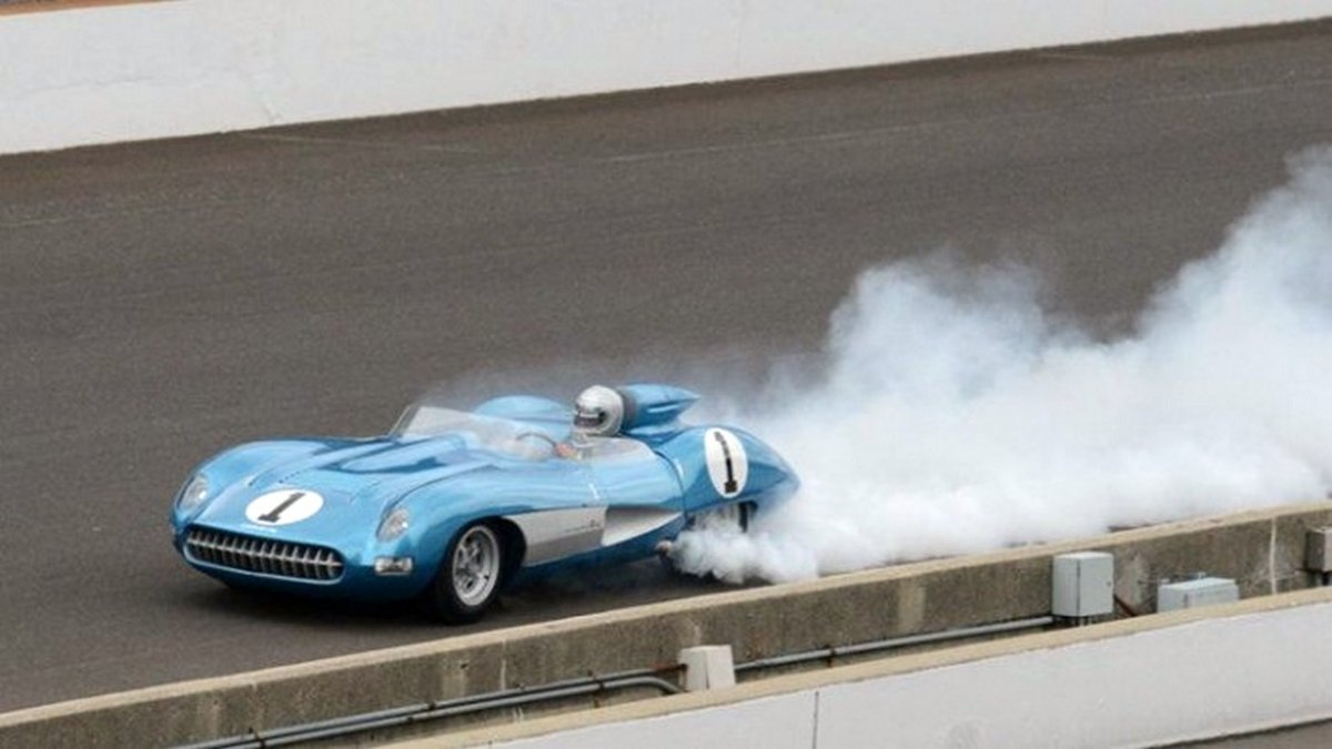 Corvette SS smoking the tires.jpg