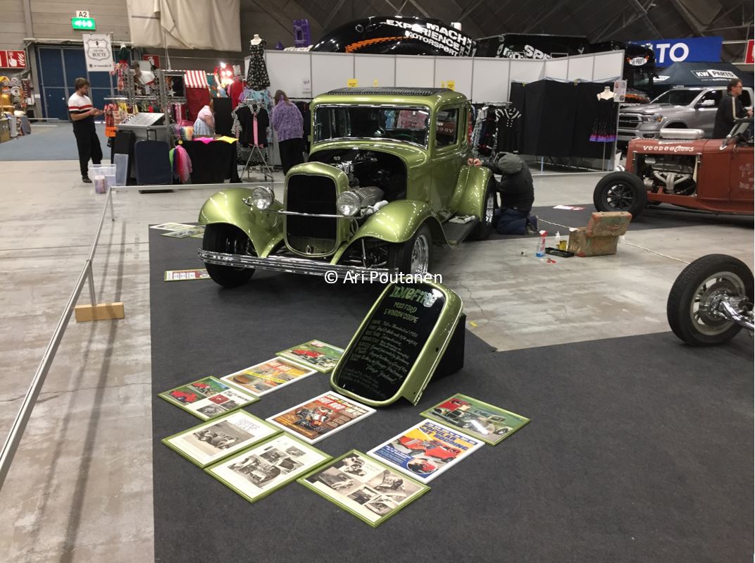 Coupe HRRS left front pinstriping.jpg
