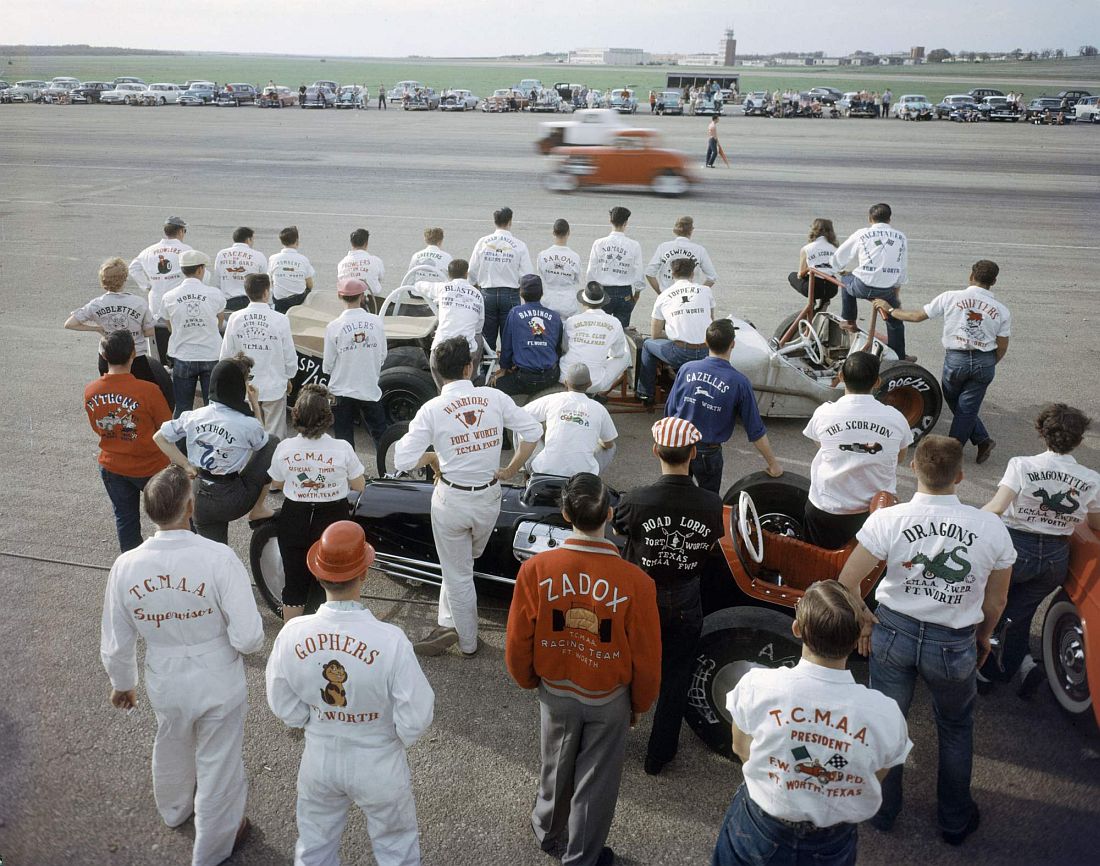 crowd of dragsters watching drag racing at Eagle Mt. Fort Worth, Texas 1957.jpg