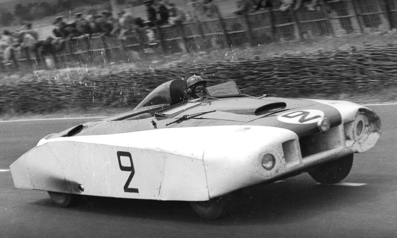 Cunningham's 'Le Monstre' prototype at the 1950 24 Hours of Le Mans.jpg