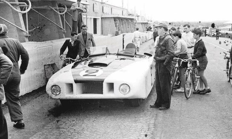 Cunningham's 'Le Monstre' prototype in the pits at the 1950 24 Hours of Le Mans.jpg