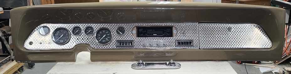 Dash with Modern Radio.jpg