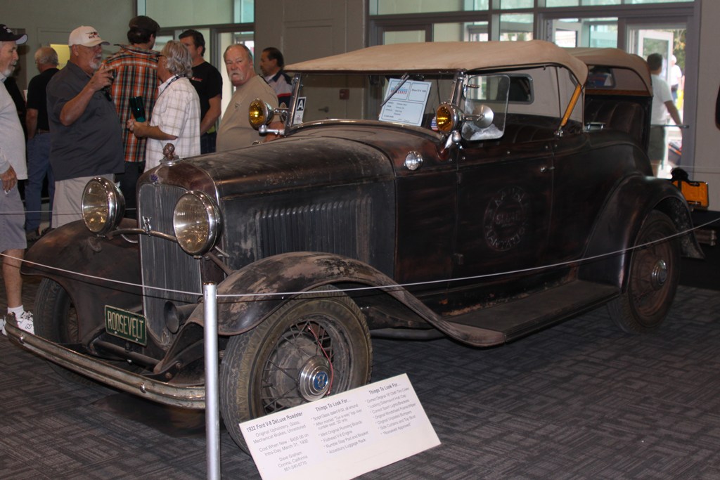 Dave Graham '32 Ford V8 DeLuxe Roadster @ '14 GNRS (Drivers 3-4 Front).JPG