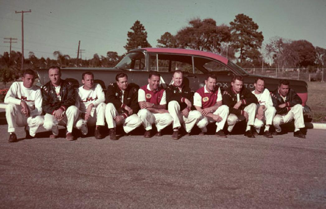 Daytona 1956 Mercury NASCAR crew 02.jpg