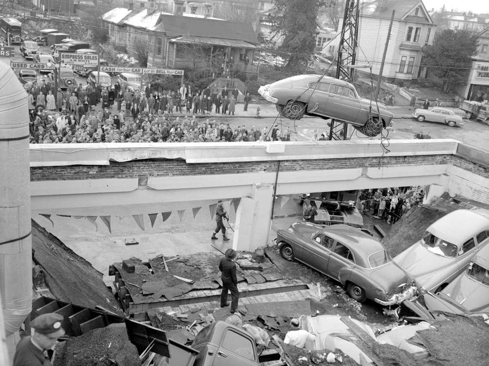 Dealership roof collapse.jpg