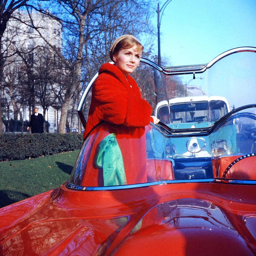 debbie-reynolds-in-lincoln-futura-1.jpg