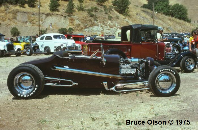 Dick Falk's '27 T Roadster (Dick Williams' 1953 AMBR) @ Andy's Picnic '75 (1).jpg