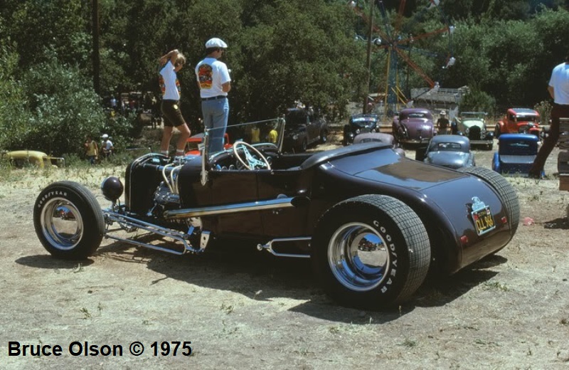 Dick Falk's '27 T Roadster (Dick Williams' 1953 AMBR) @ Andy's Picnic '75 (2).jpg