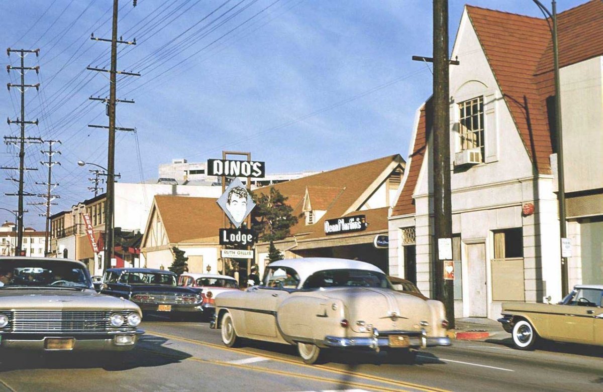 Dinos-Lodge-1950s-and-Sixties-Cars.jpg