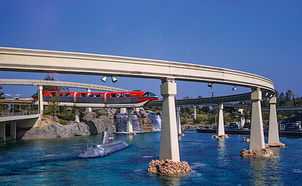 DISNEYLAND MONORAIL 1959.jpg