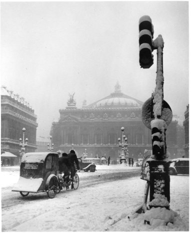 doisneau-524-velo-taxi,1942.jpeg