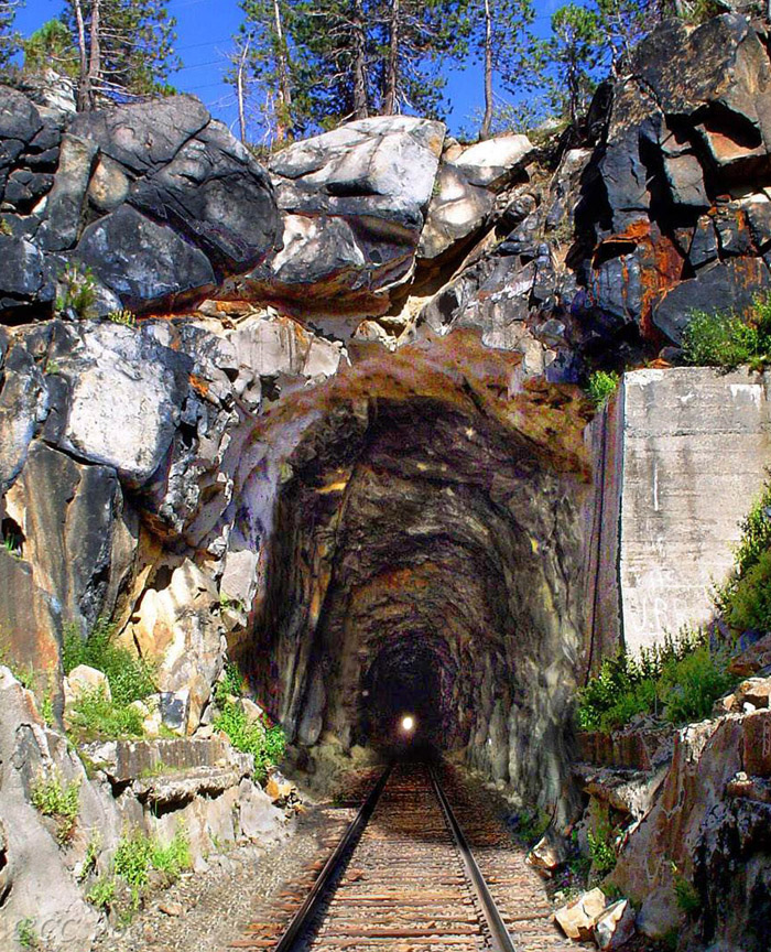 Donner_Pass_Summit_Tunnel_West_Portal.jpg