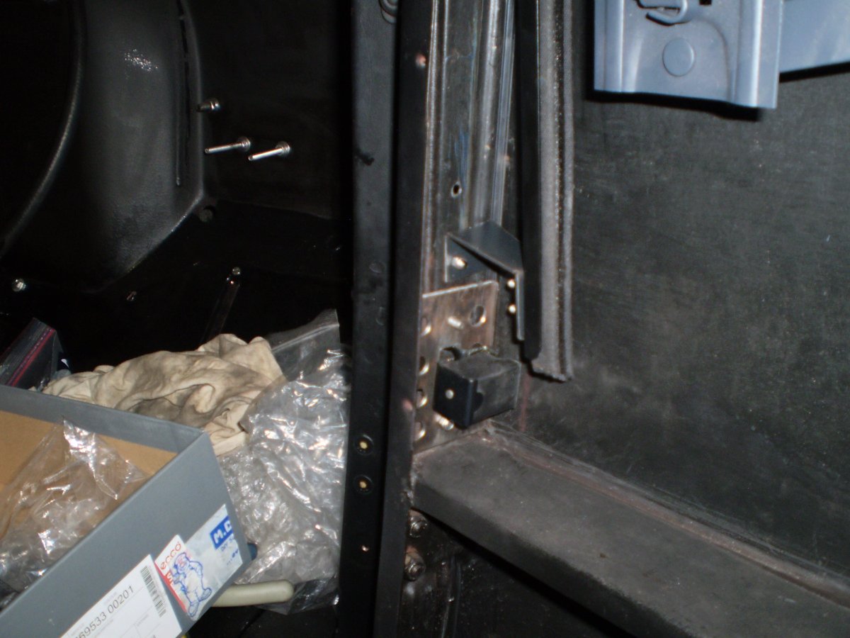 door tracks pass side 001.JPG