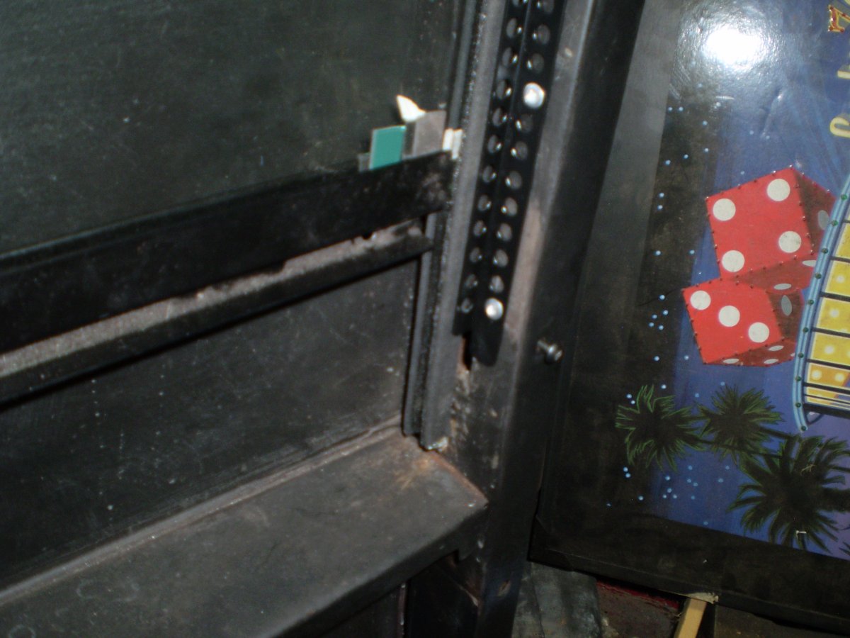 door tracks pass side 002.JPG