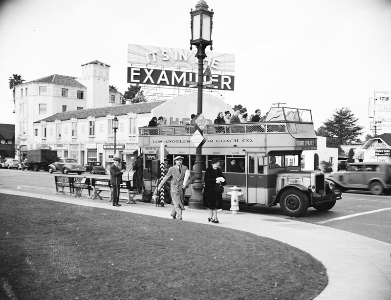 Double decker bus, Los Angeles, 1937.jpg