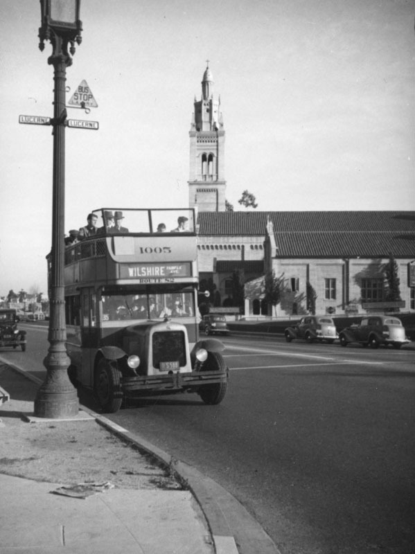 Double decker bus, Wilshire, Los Angeles, 1937.jpg