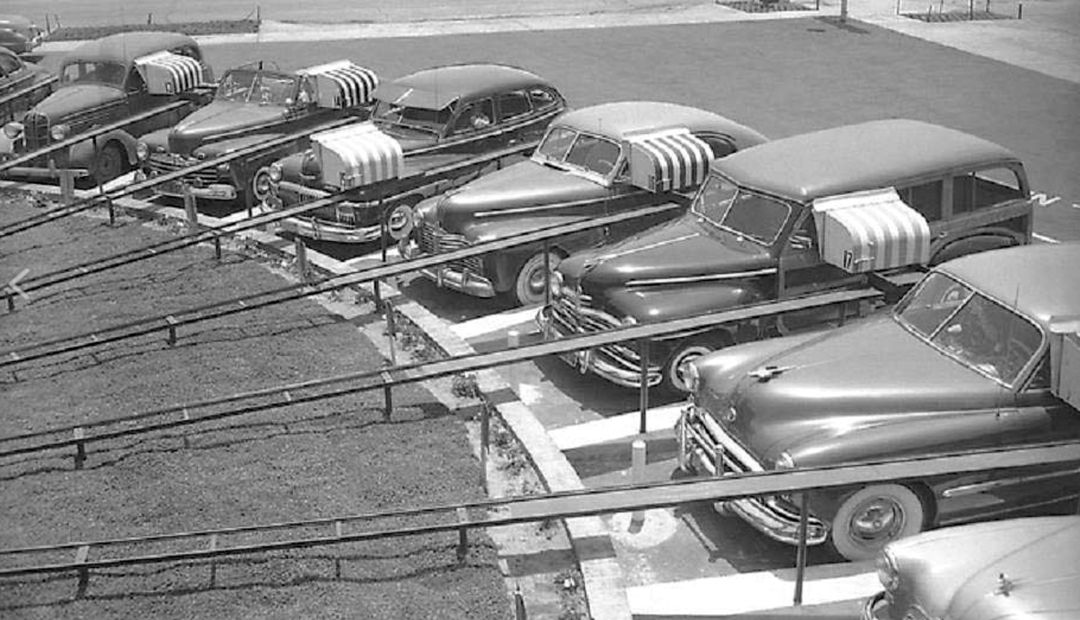Drive-In-Los-Angeles-1950s.jpg